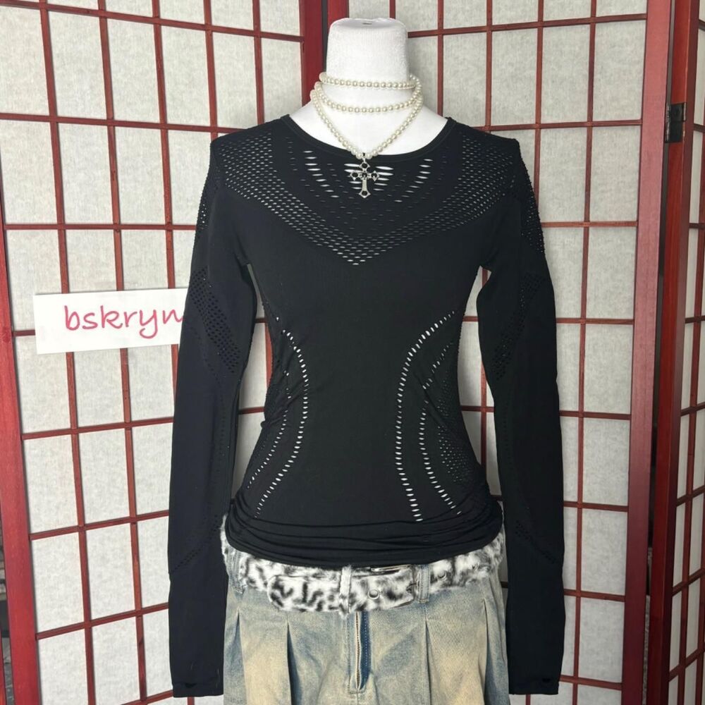 Alo-yoga Women's Black and Silver Long Sleeve Top